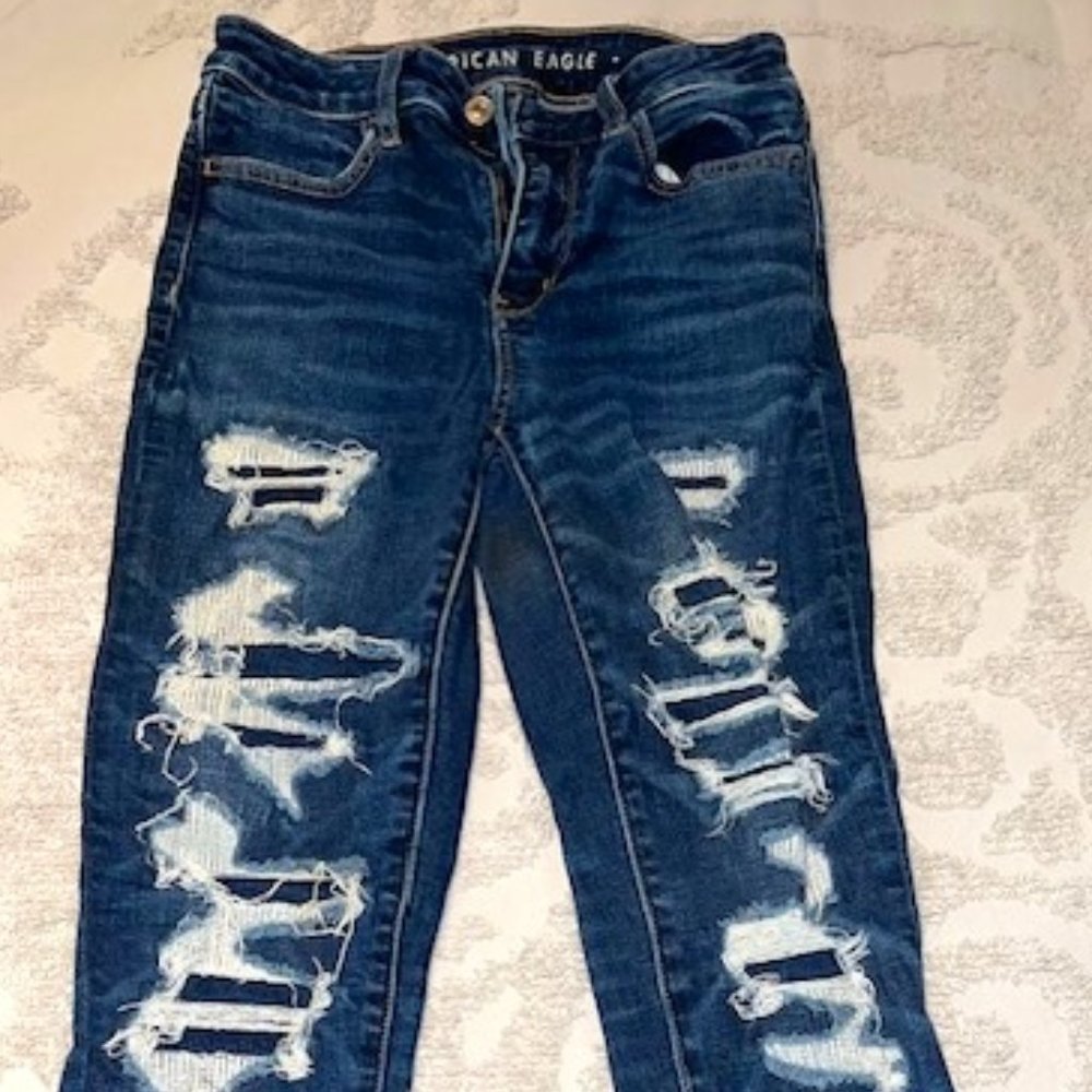 American Eagle Outfitters distressed super hi-rise jegging, size 4 short